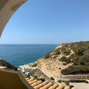 apartamento-em-cima-da-praia-carvoeiro-algarve.hotelaalgarve.com/